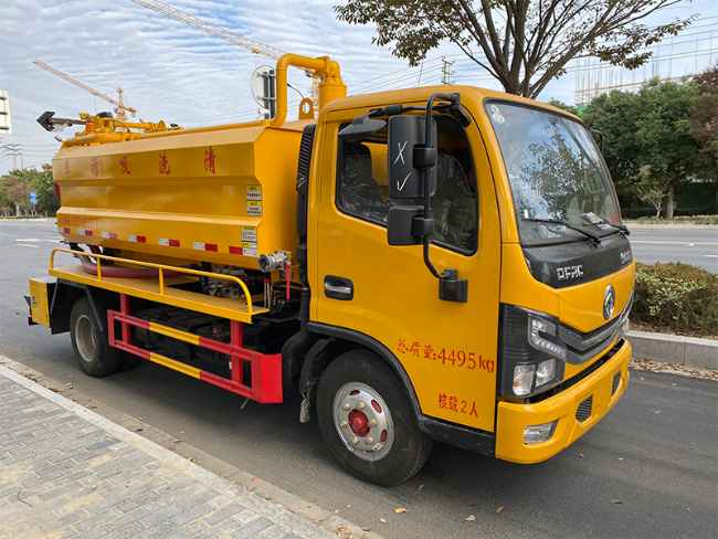 清洗吸污车